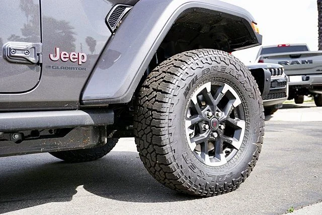 New 2026 Granite Crystal Metallic Clear-Coat Exterior Paint Jeep Rubicon image 9