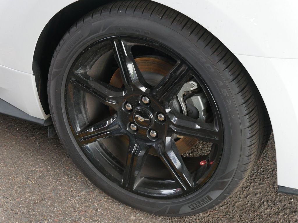 Used 2019 White Ford GT Premium image 7