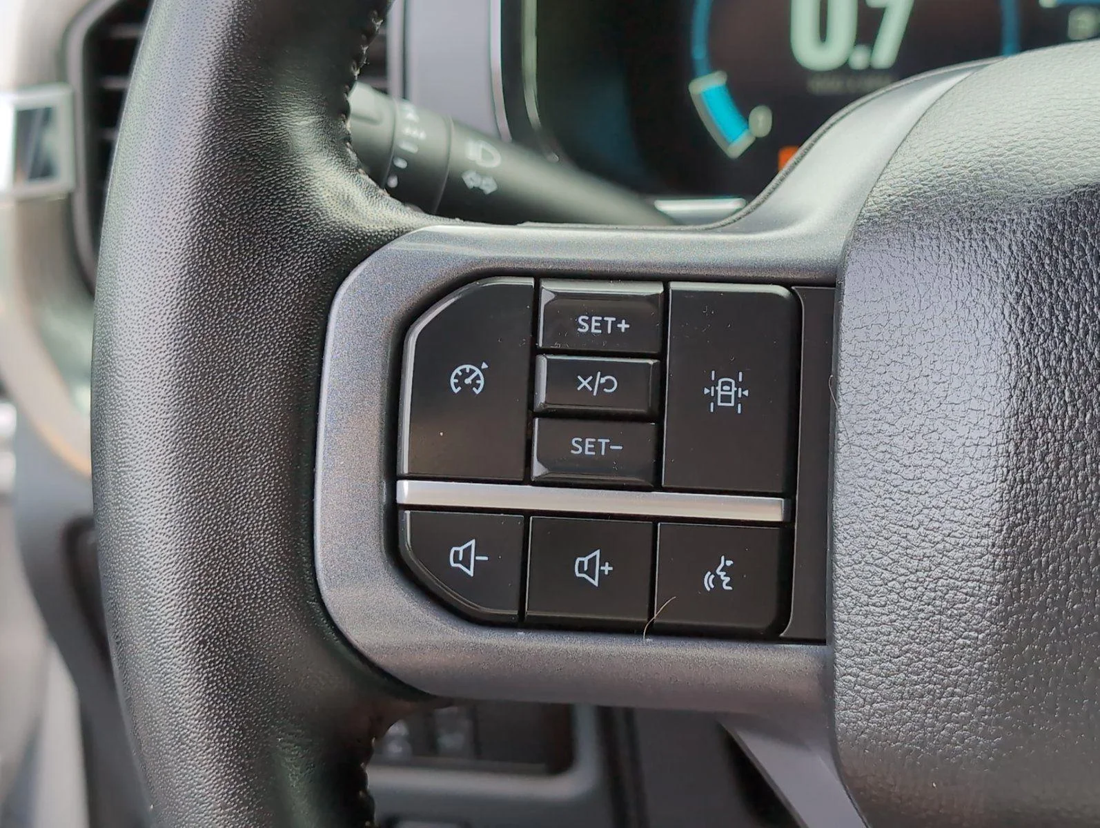 Used 2023 Iconic Silver Ford LARIAT image 32