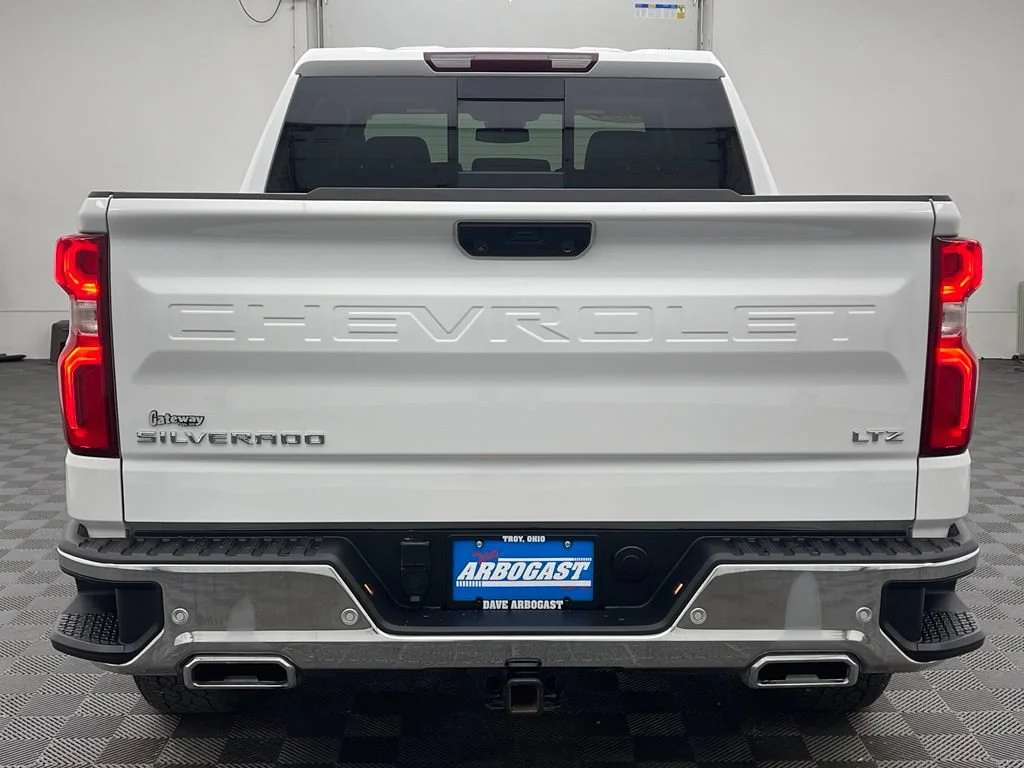 Used 2024 Summit White Chevrolet LTZ image 10