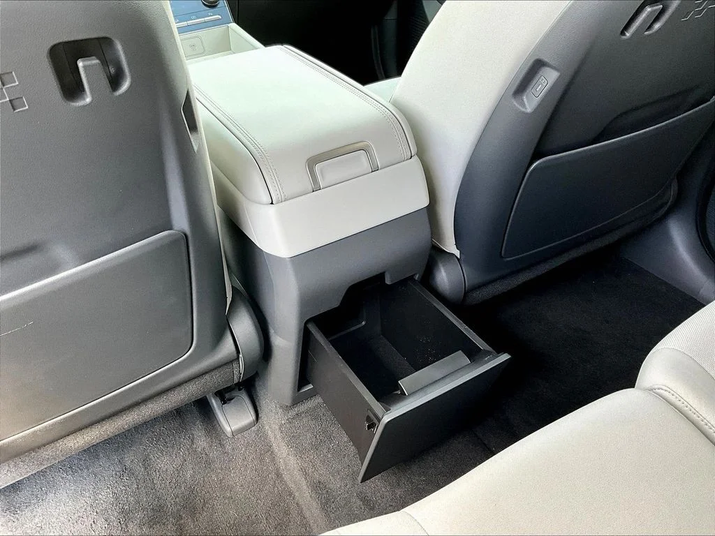 New 2026 White Hyundai SE image 17