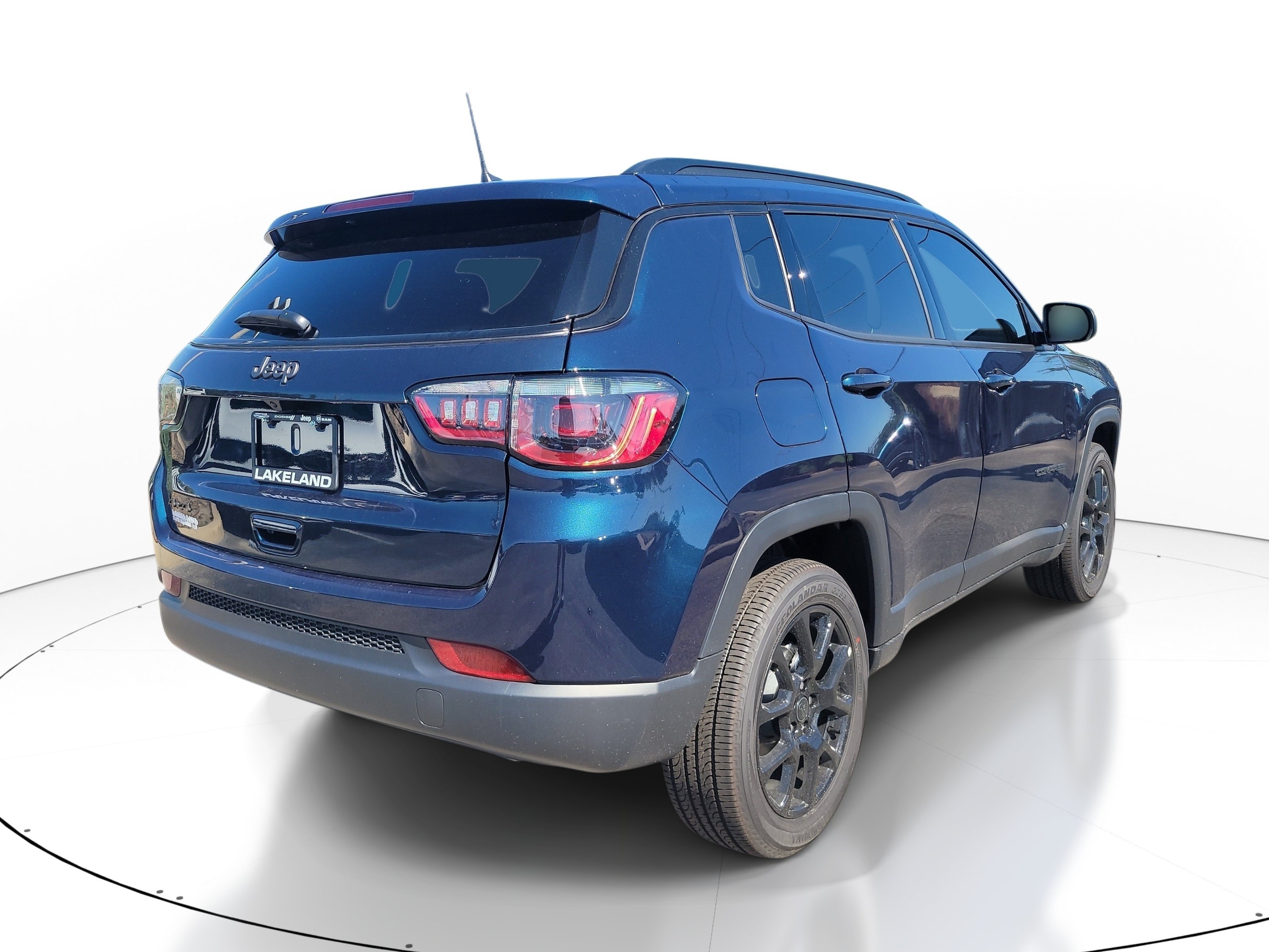 New 2026 Fathom Blue Pearl-Coat Exterior Paint Jeep Latitude Altitude image 6