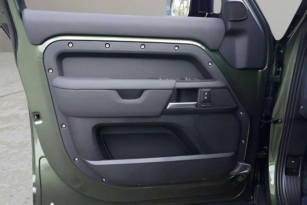 Certified Used 2026 Green Land Rover S image 9