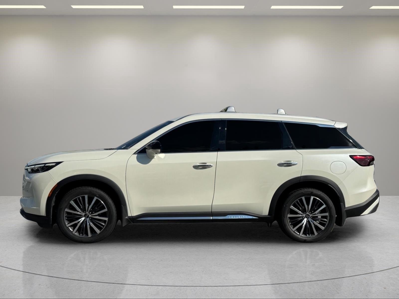 Used 2024 Majestic White INFINITI SENSORY image 2