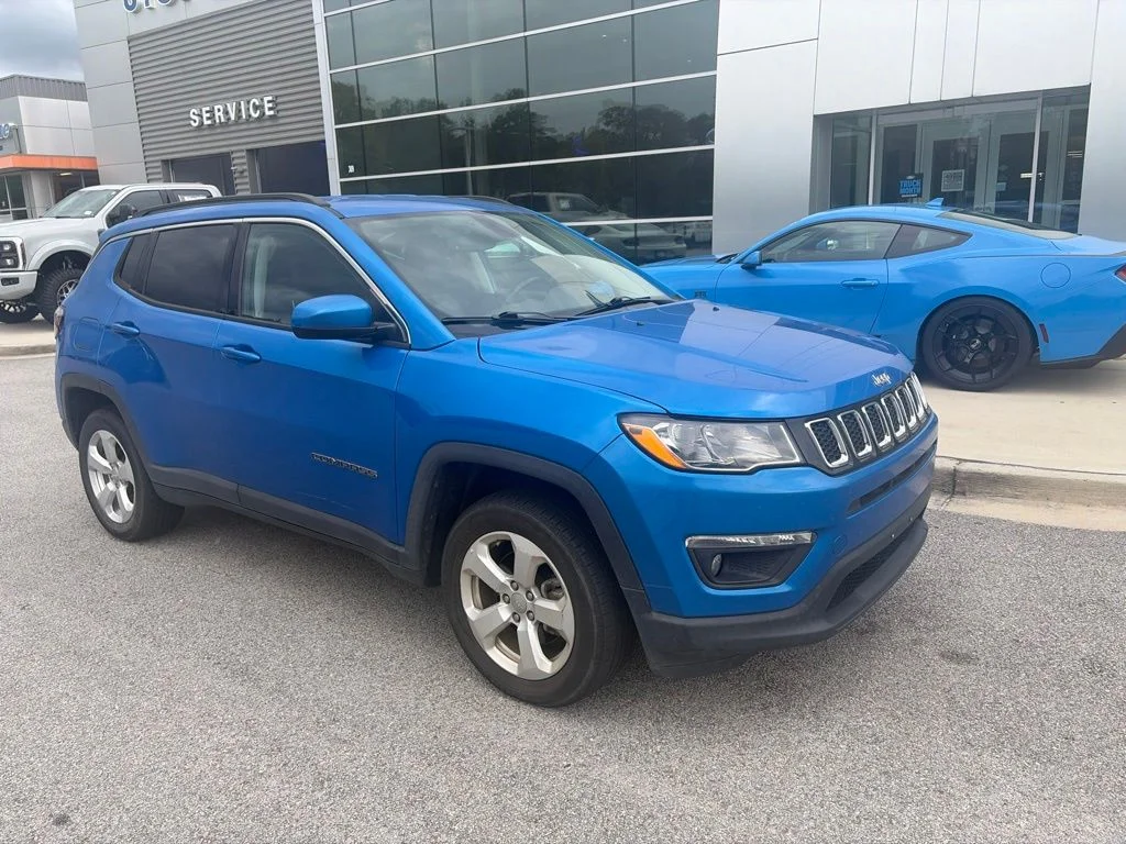Used 2021 Blue Jeep Latitude image 3