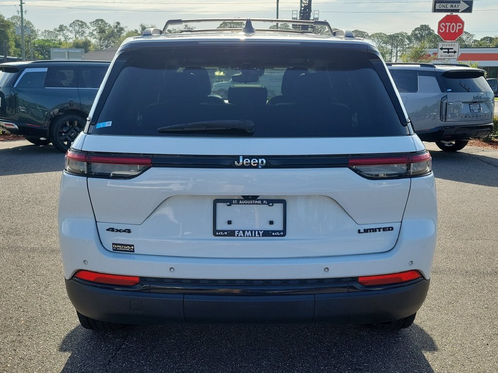 Used 2022 Bright White Clearcoat Jeep Limited image 5
