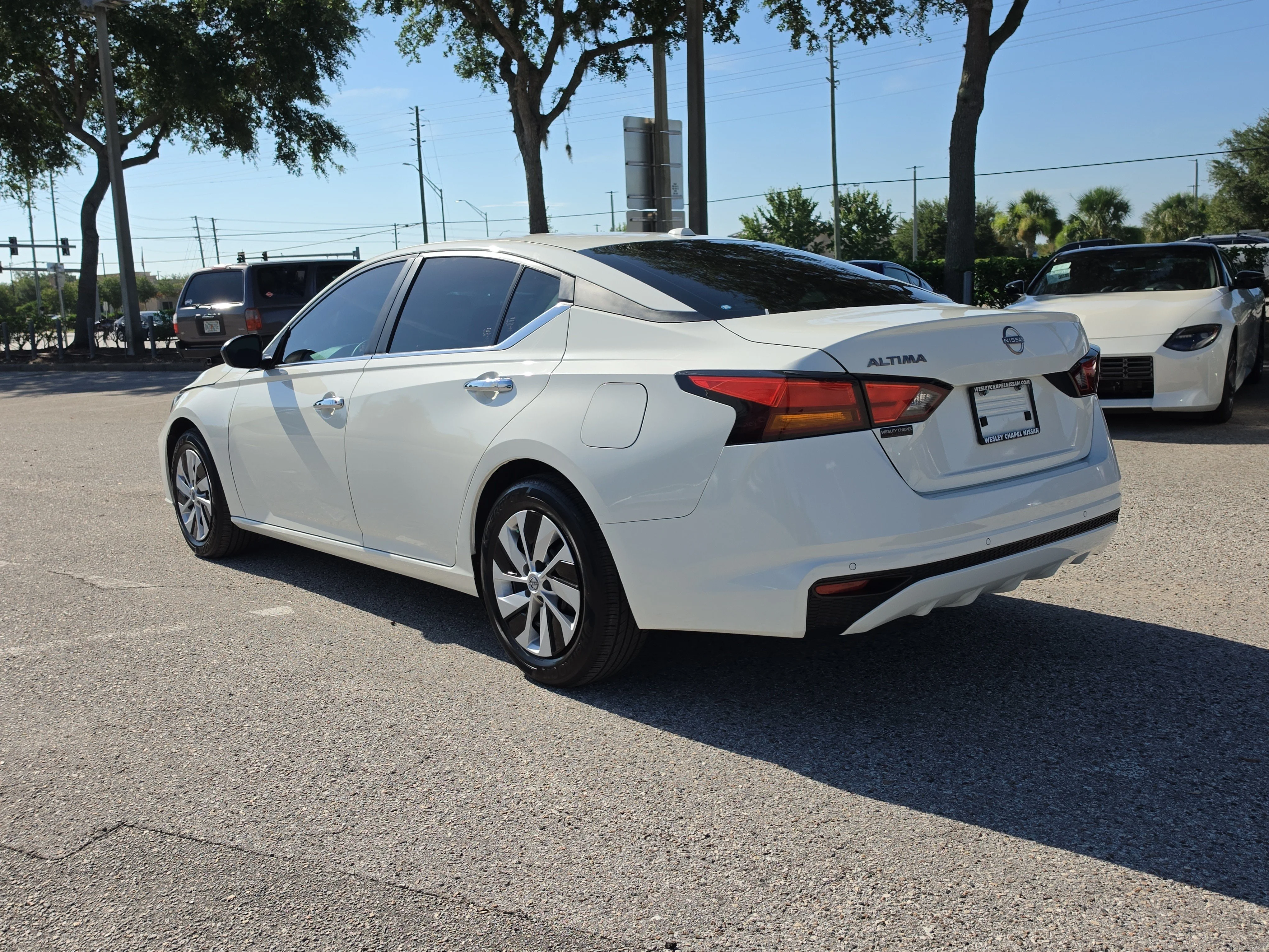 Certified Used 2025 Glacier White Nissan S image 6