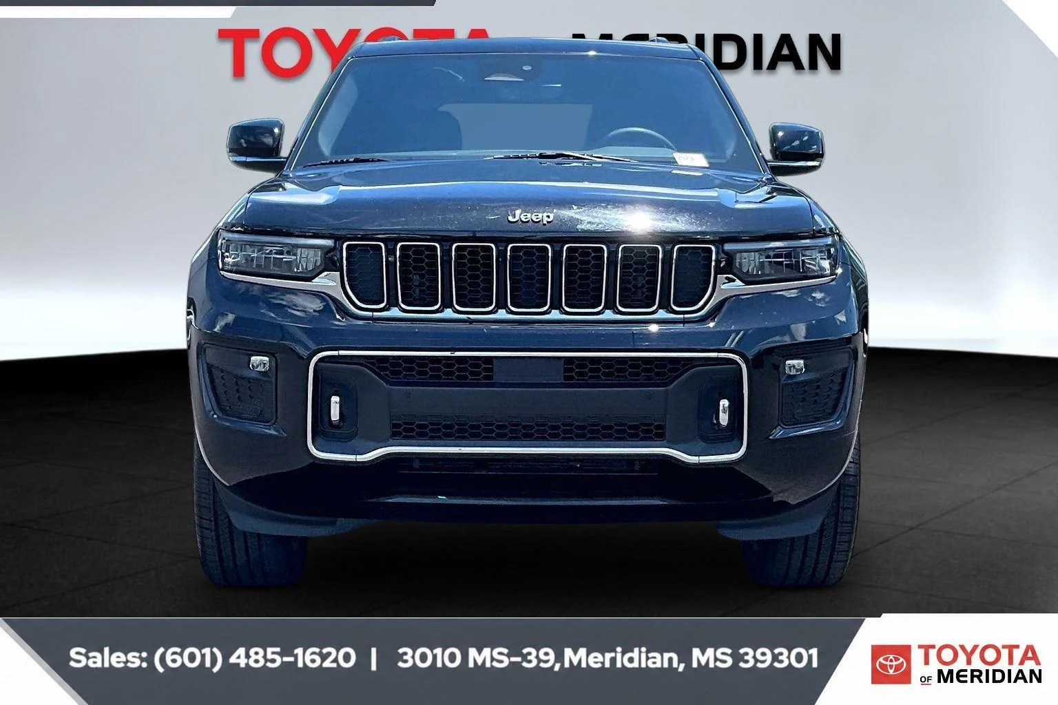 Used 2023 Diamond Black Crystal Pearlcoat Jeep Overland image 3