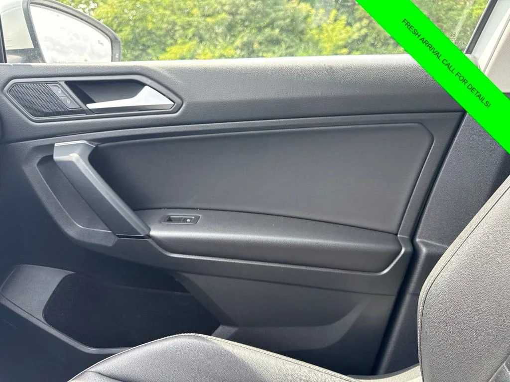 Used 2019 Pure White Volkswagen 2.0T SE image 29