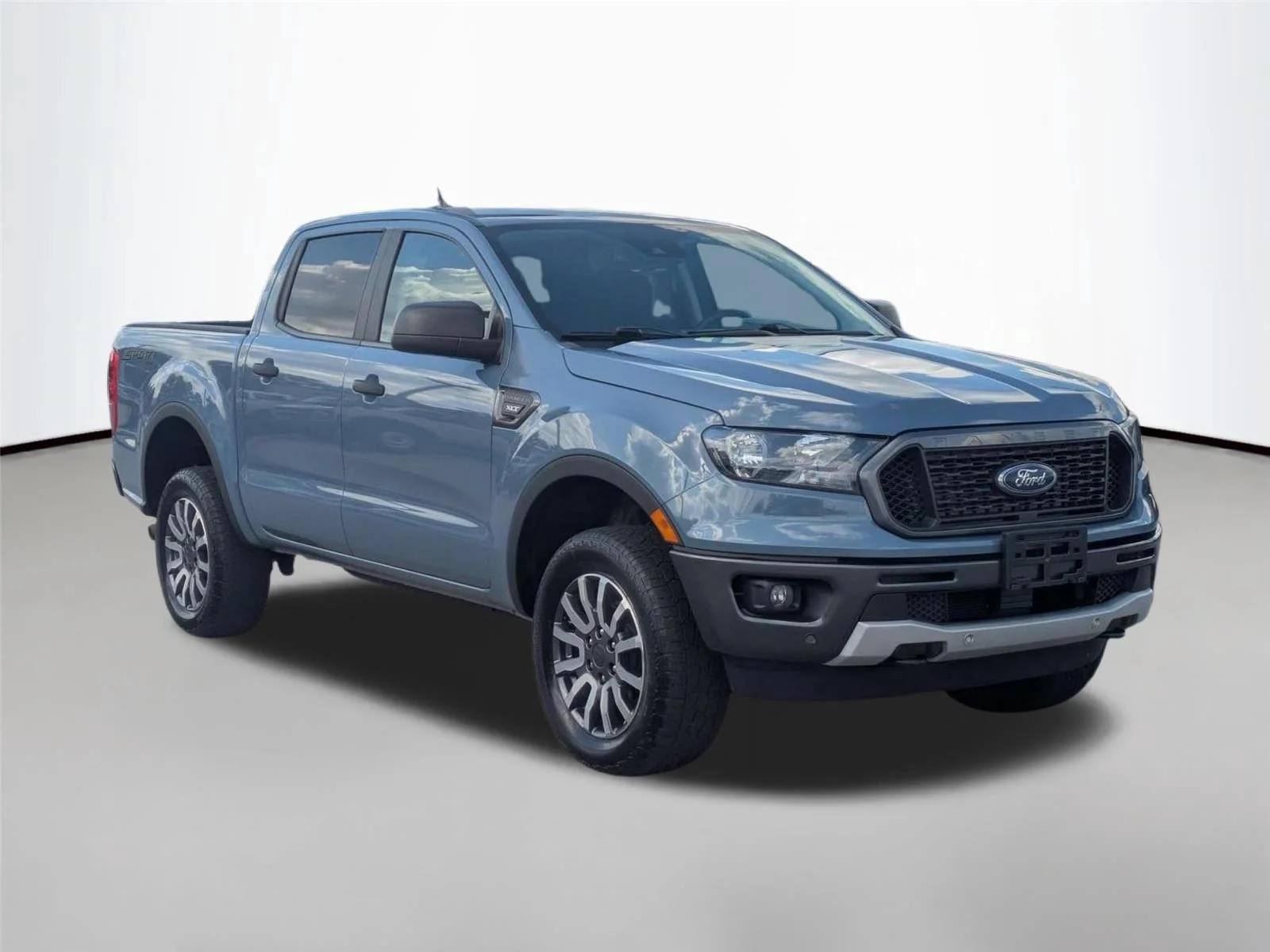 Used 2023 Azure Gray Metallic Tri-Coat Ford XLT image 3