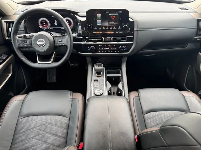 Used 2025 Gray Nissan Platinum image 20