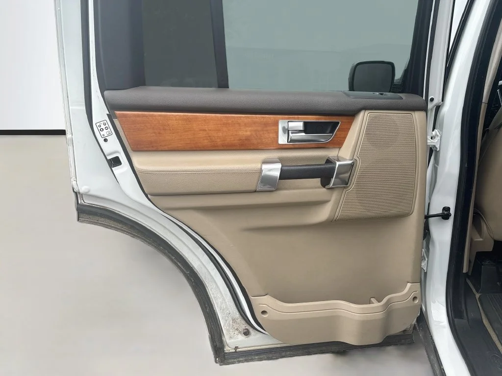 Used 2012 Fuji White Land Rover V8 image 16