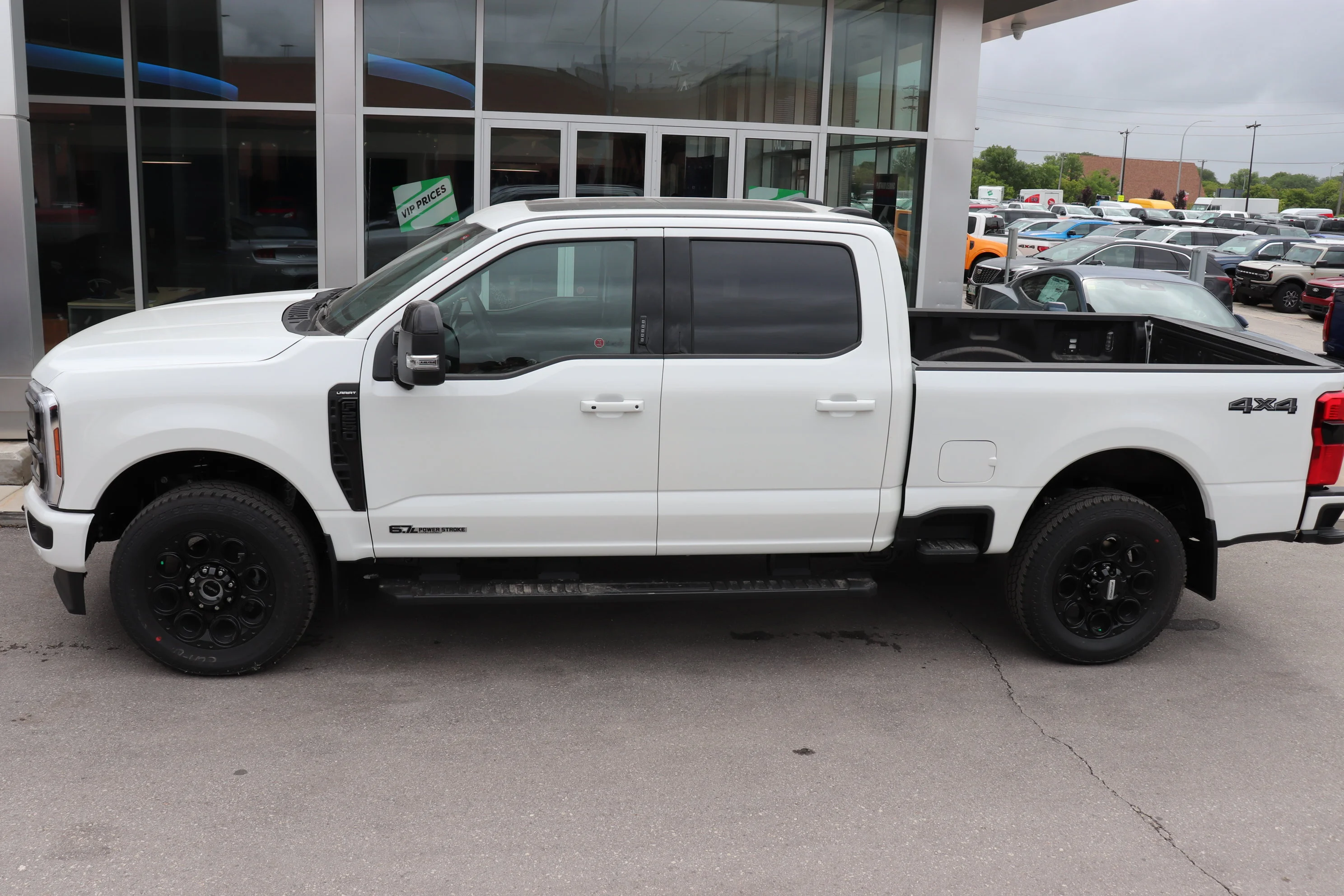 New 2026 STAR WHITE METALLIC Ford LARIAT image 3