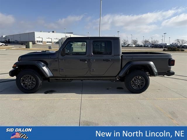 New 2026 Granite Crystal Metallic Clearcoat Jeep Sport S image 2