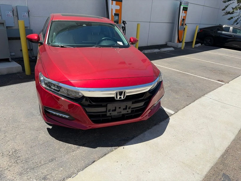 Used 2018 Red Honda Touring image 26