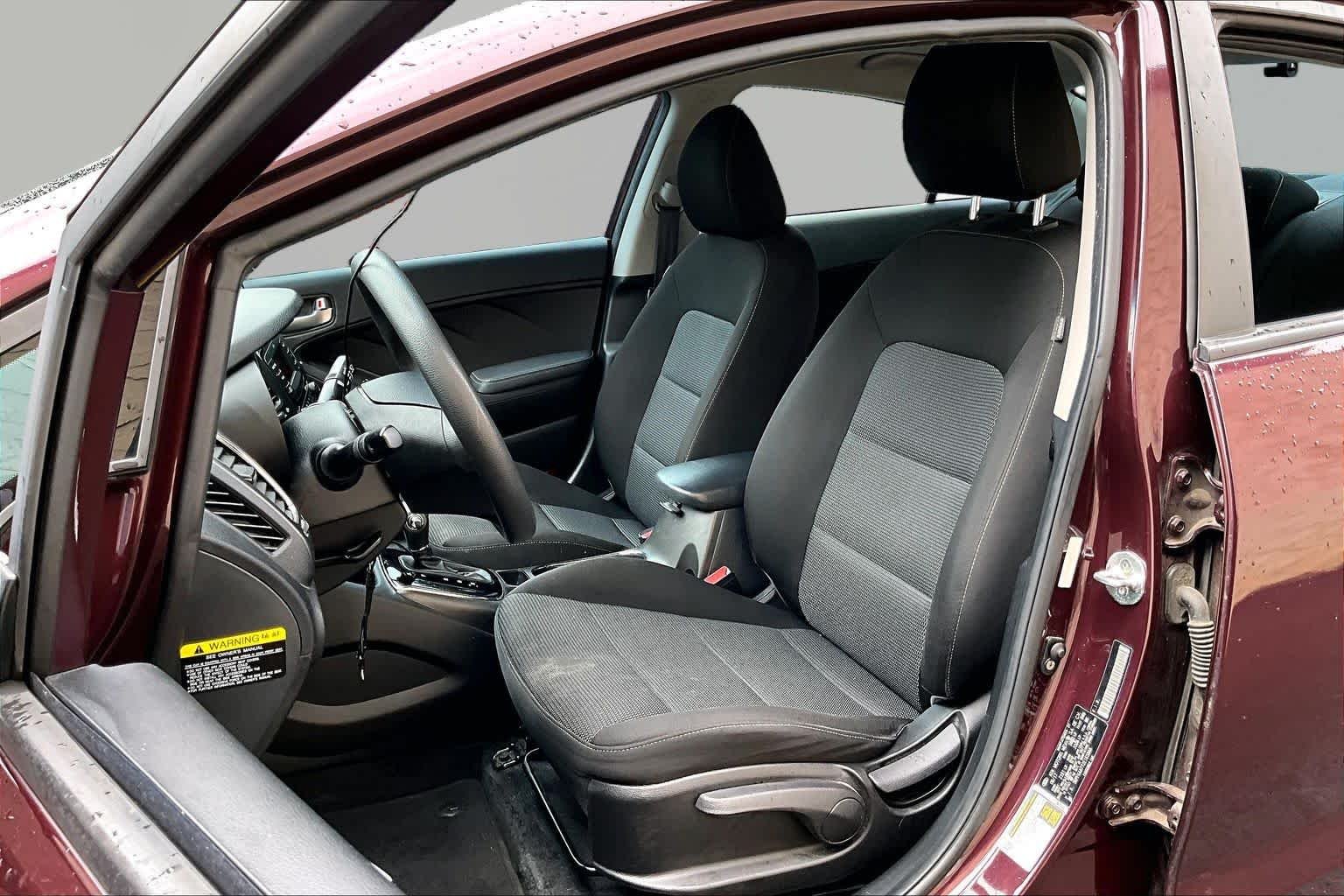 Used 2018 Garnet Red Kia LX image 7