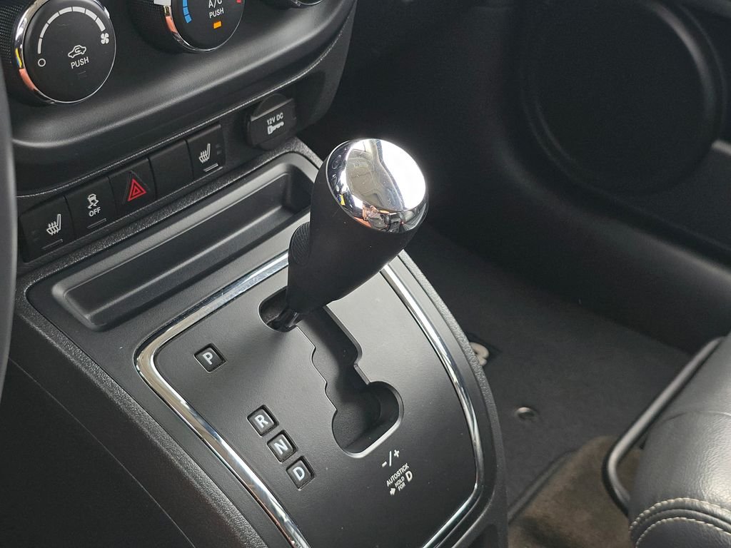 Used 2016 Black Jeep Latitude image 27