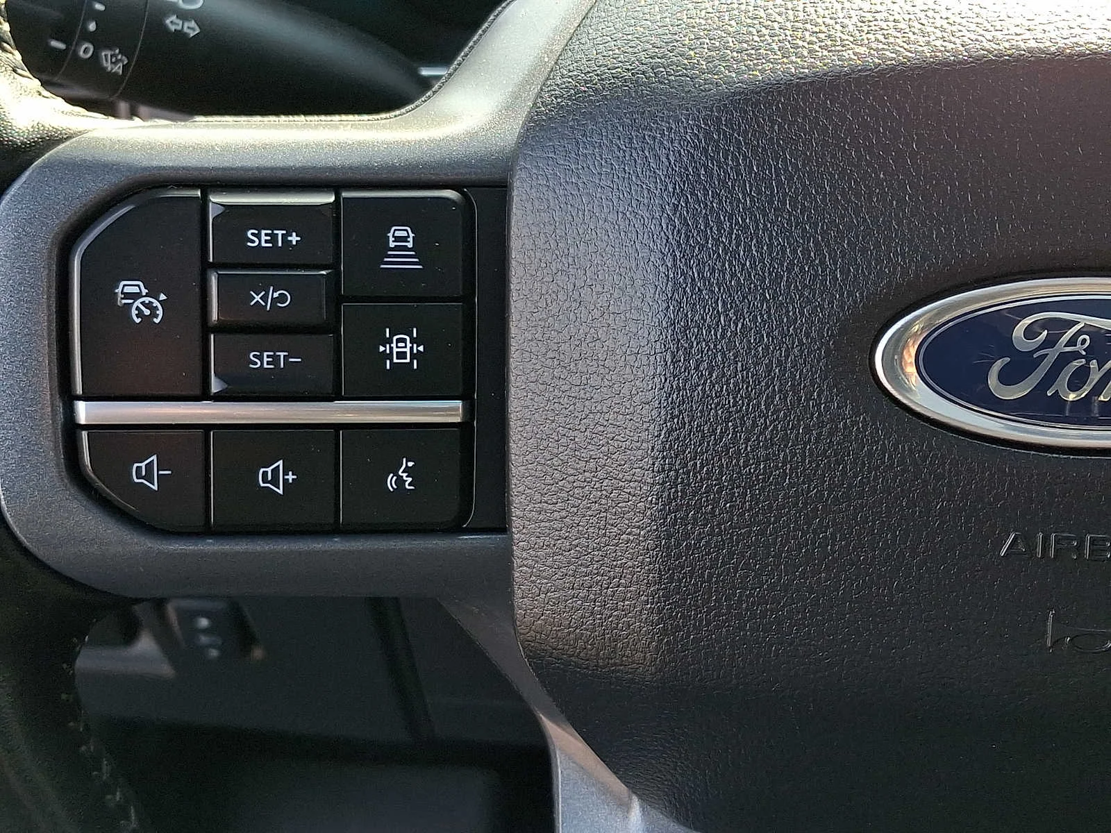 Used 2023 Agate Black Metallic Ford LARIAT image 22