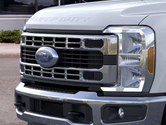 New 2026 Oxford White Ford XLT image 17