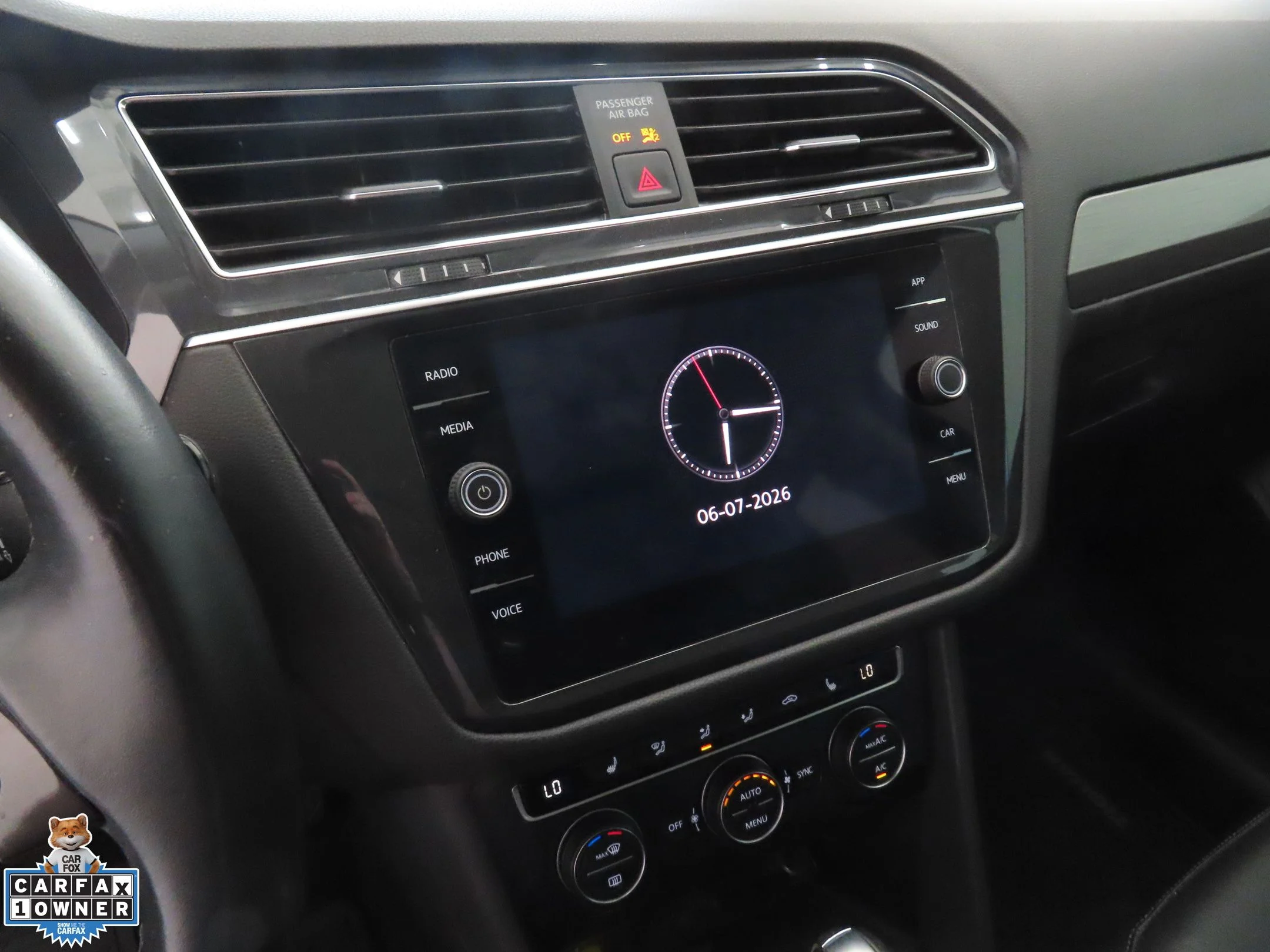 Used 2019 Black Volkswagen 2.0T SE image 18