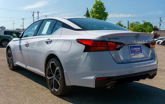 Used 2023 Gray Nissan 2.5 SR image 8