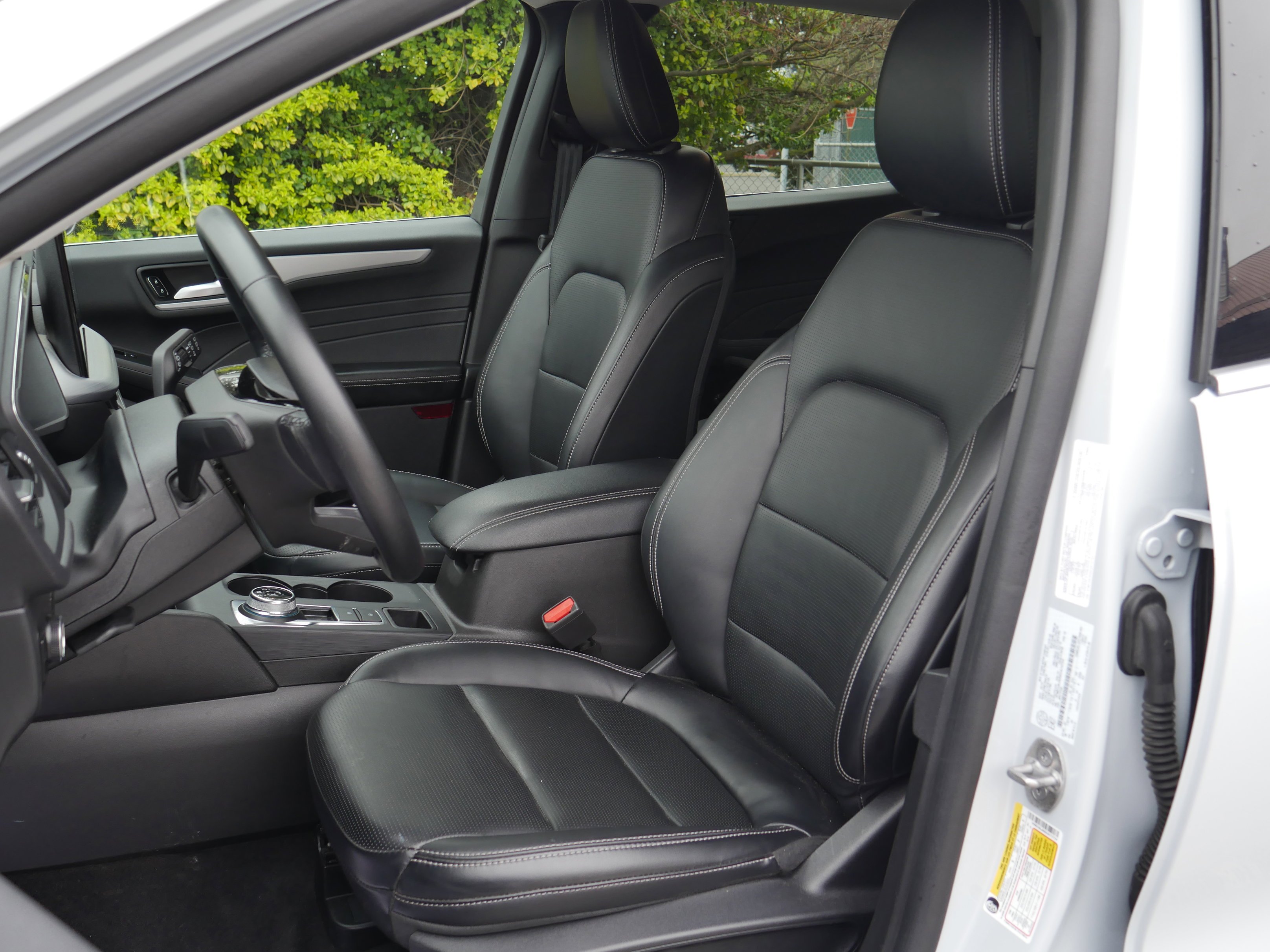 Used 2025 Space Silver Metallic Ford Platinum image 30