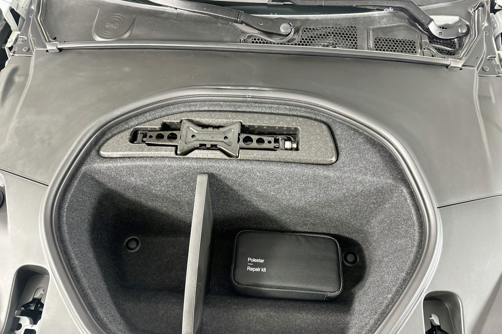 Used 2024 Snow Metallic Polestar Performance Plus image 11