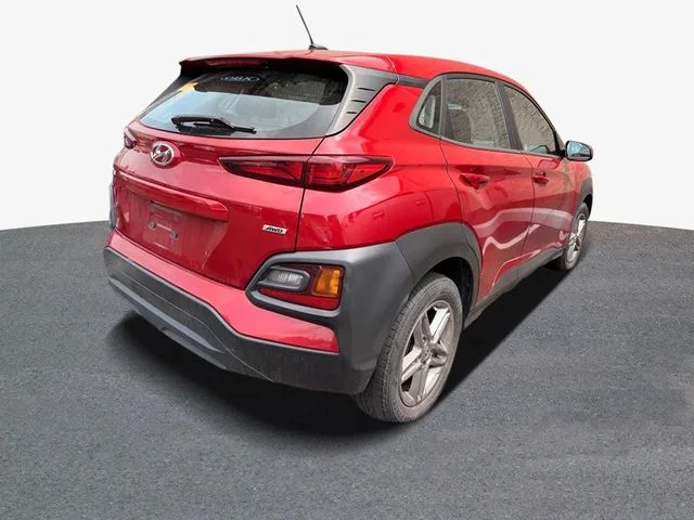 Used 2021 Red Hyundai SE image 4