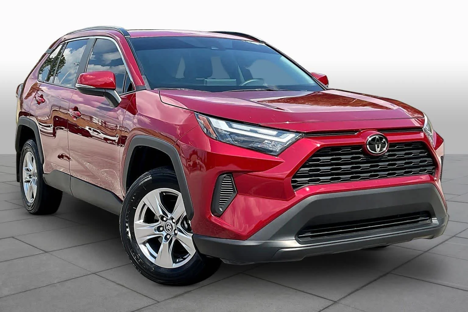 Used 2024 Ruby Flare Pearl Toyota XLE image 3
