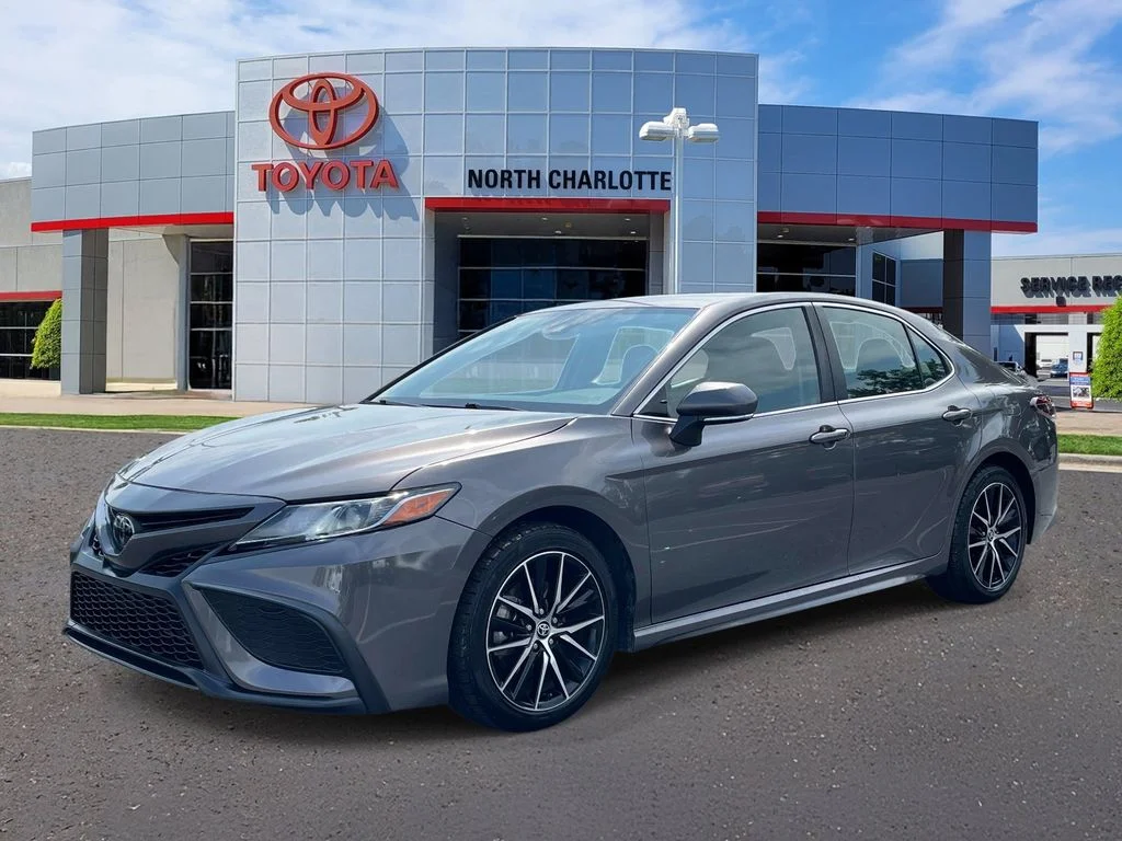 Used 2023  Toyota SE image 5