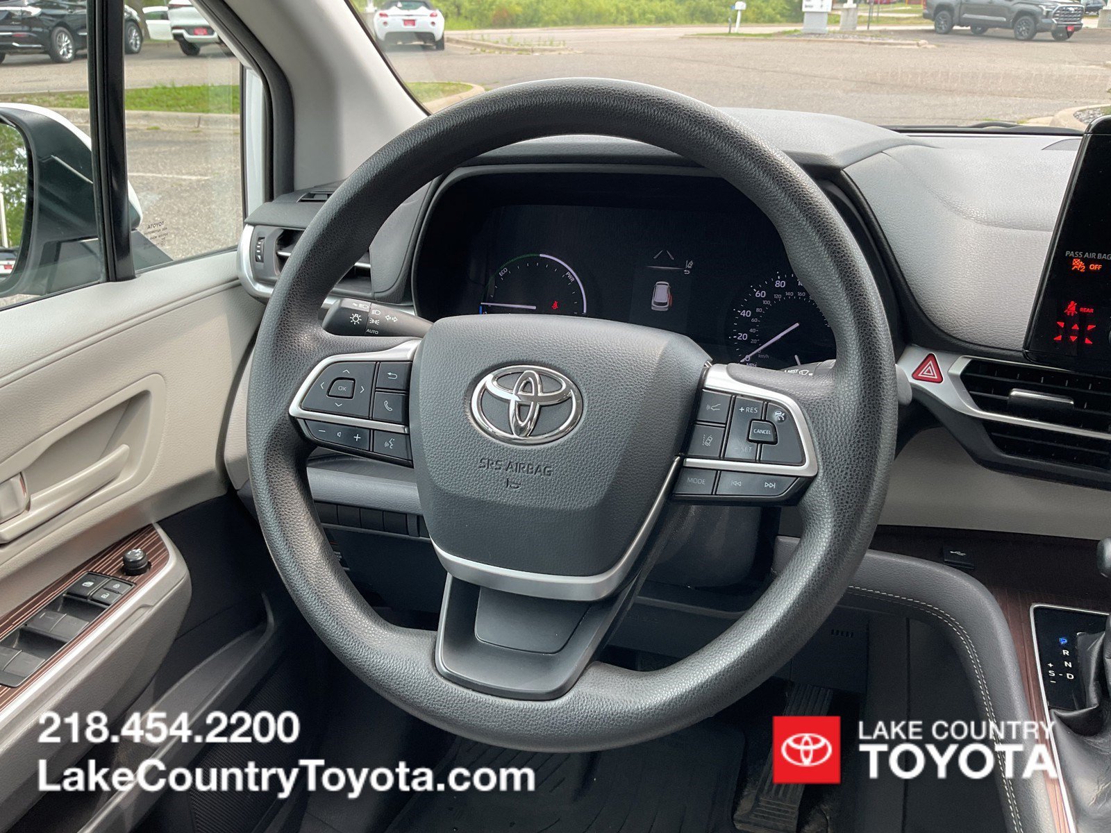 Used 2021 White Toyota LE image 17