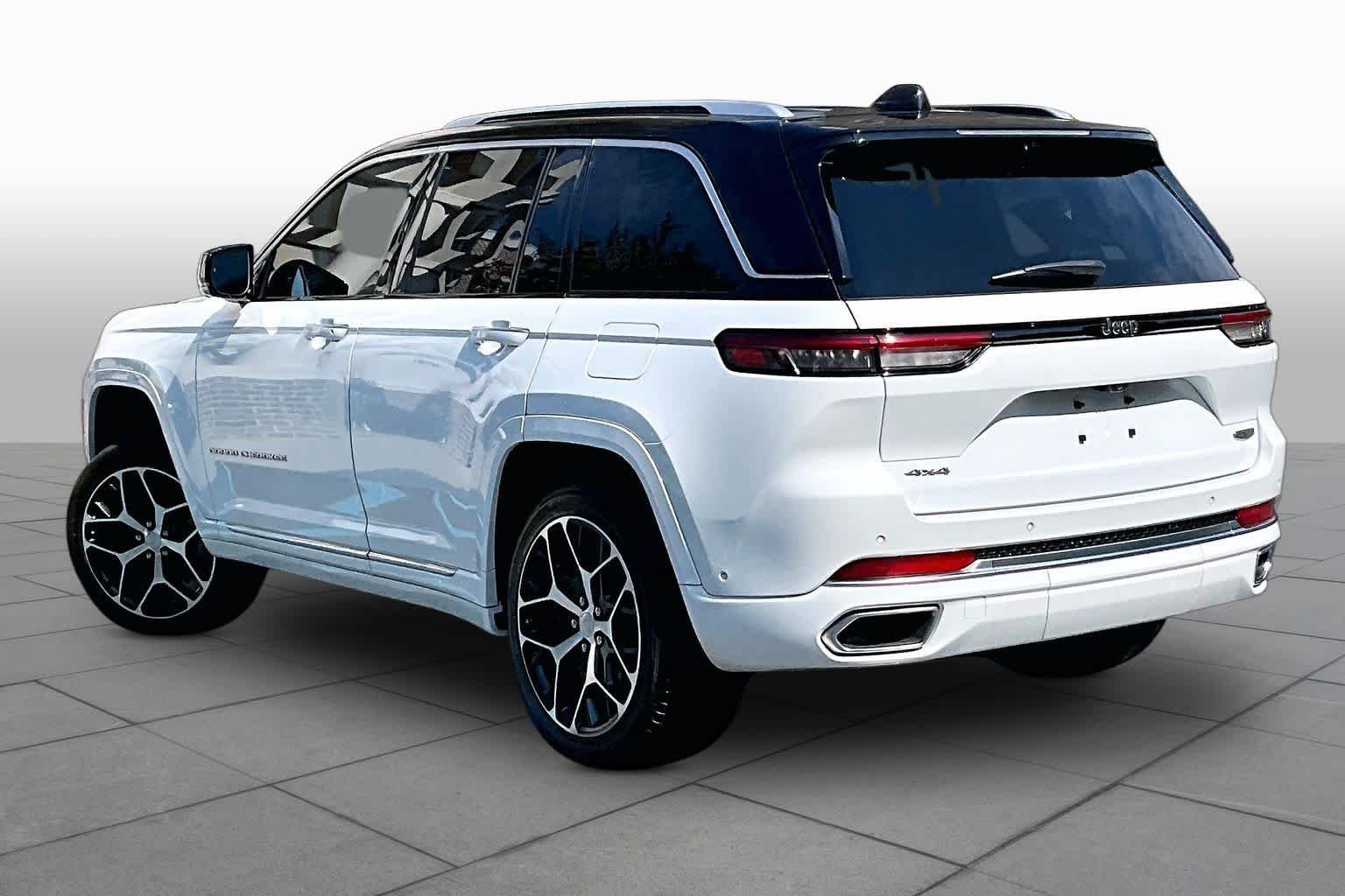Used 2022 Bright White Clearcoat Jeep Summit image 12