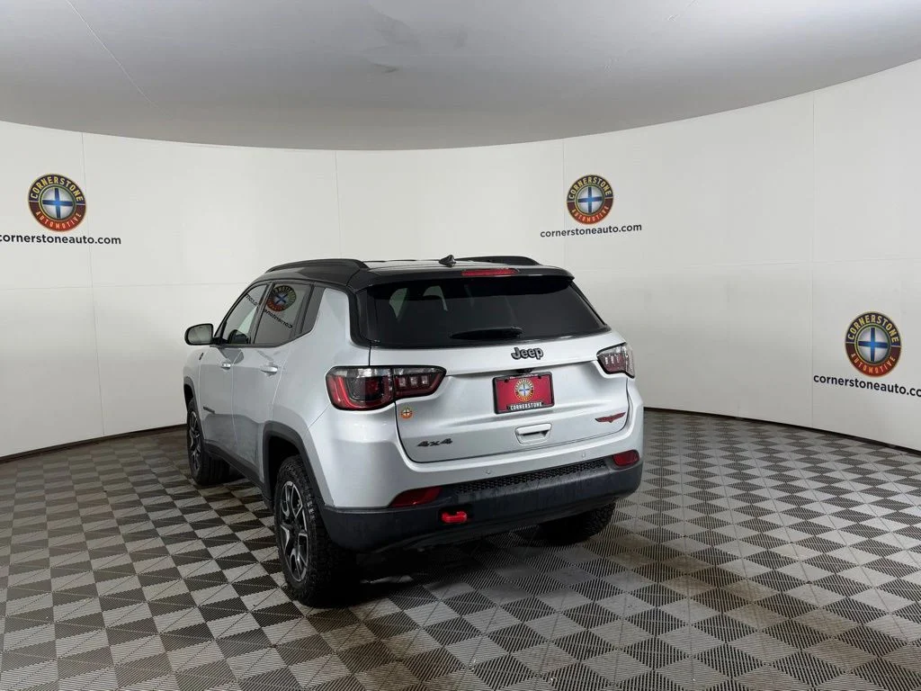 Used 2025 Silver Zynith Jeep Trailhawk image 19