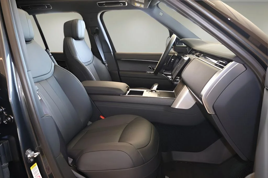 New 2025 Carpathian Grey Land Rover SE image 14