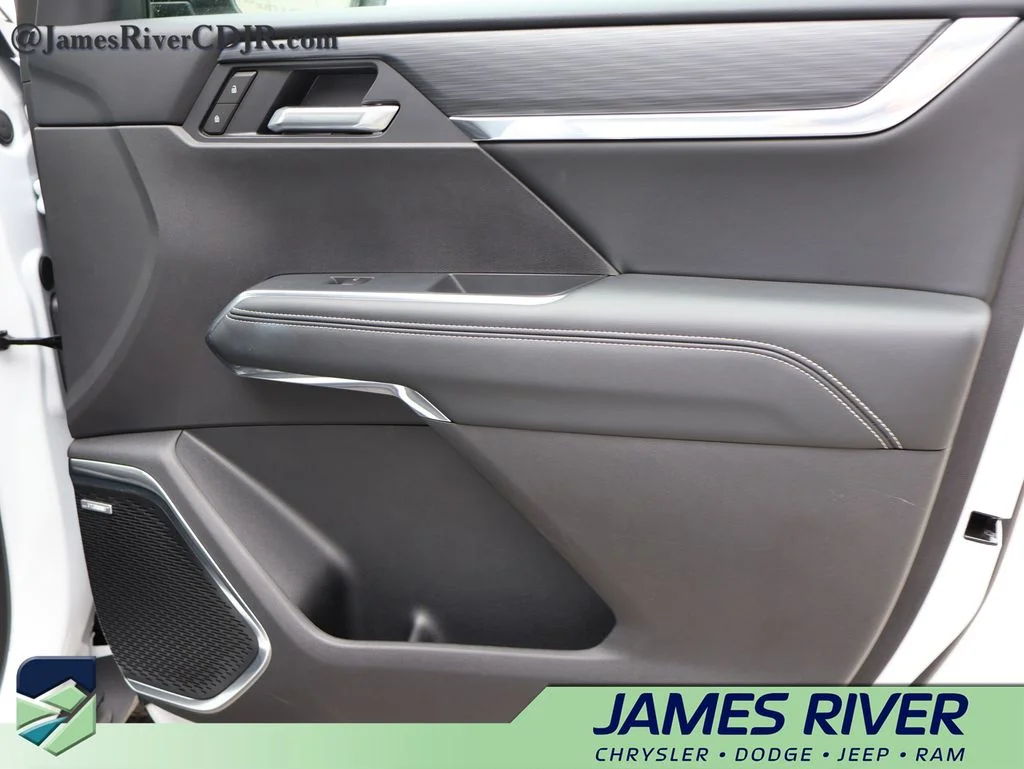 Used 2026 White GMC Elevation image 8