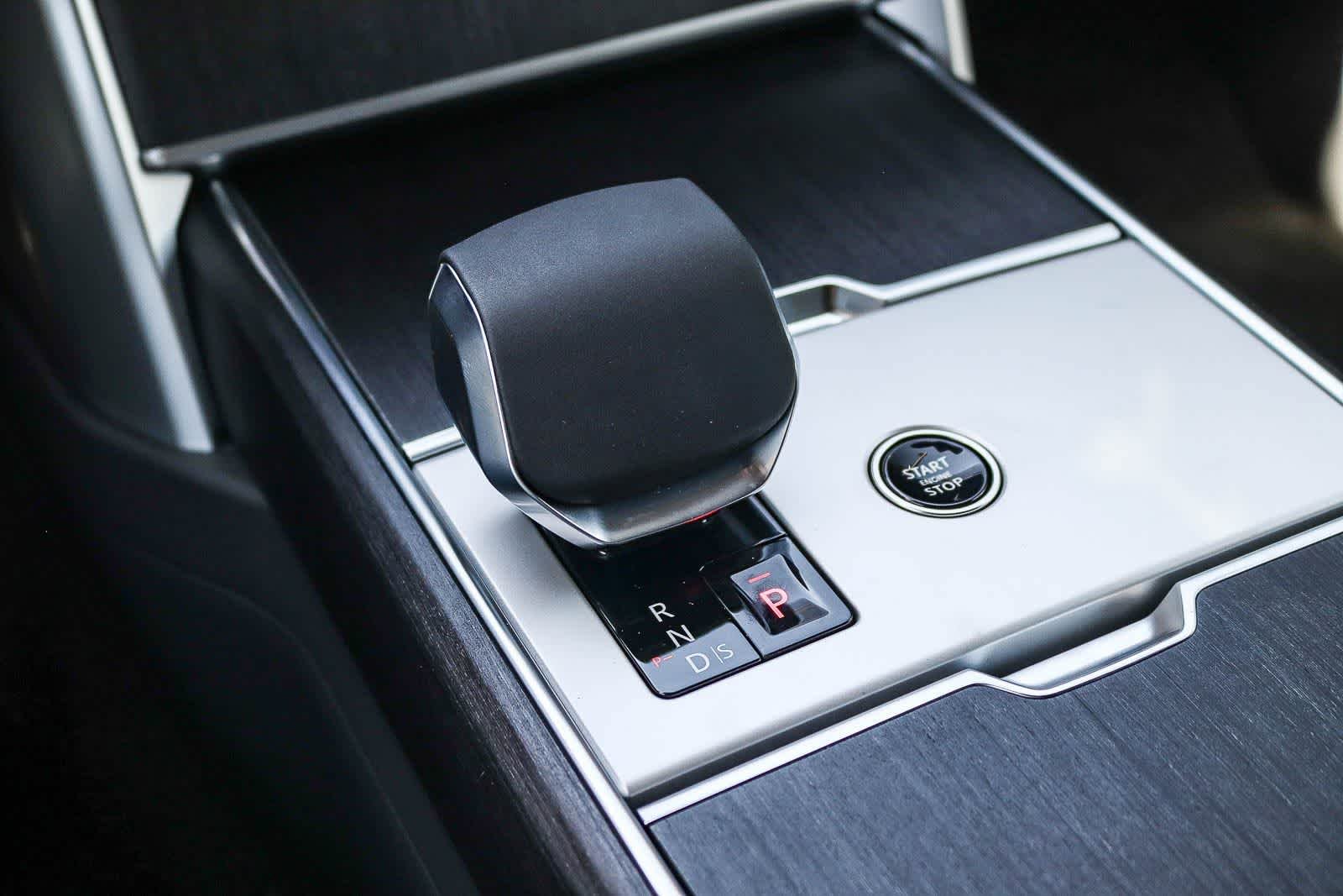 New 2026 Fuji White Land Rover SE image 22