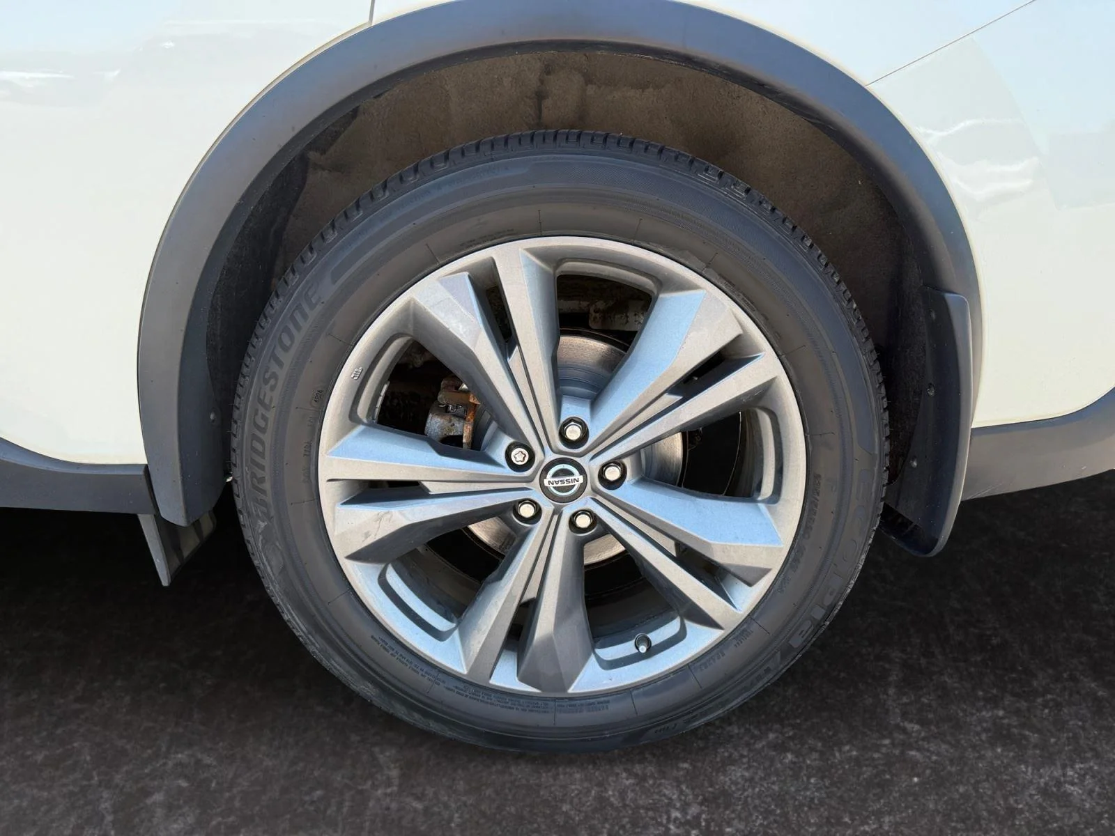 Used 2022 WHIE Nissan Platinum image 29