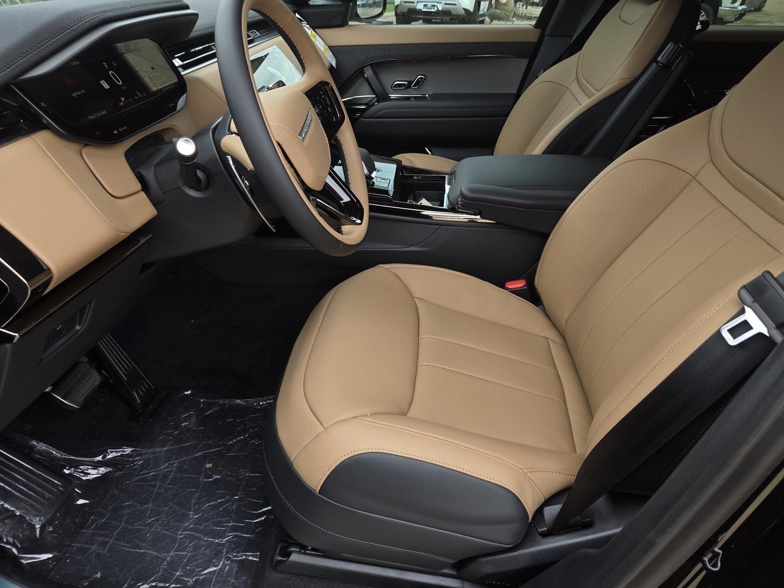 New 2026 Santorini Black Land Rover Dynamic SE image 31
