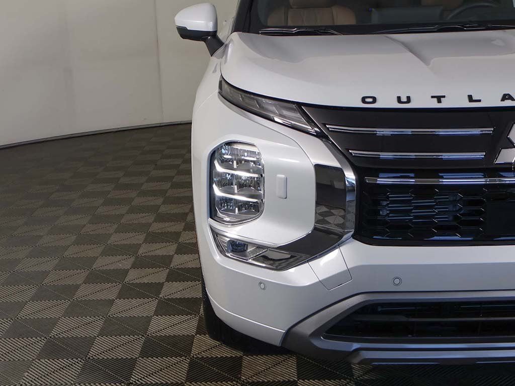 New 2026 White Mitsubishi SEL image 19