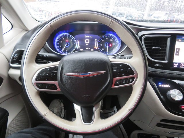 Used 2018 Jazz Blue Pearlcoat Chrysler Limited image 21
