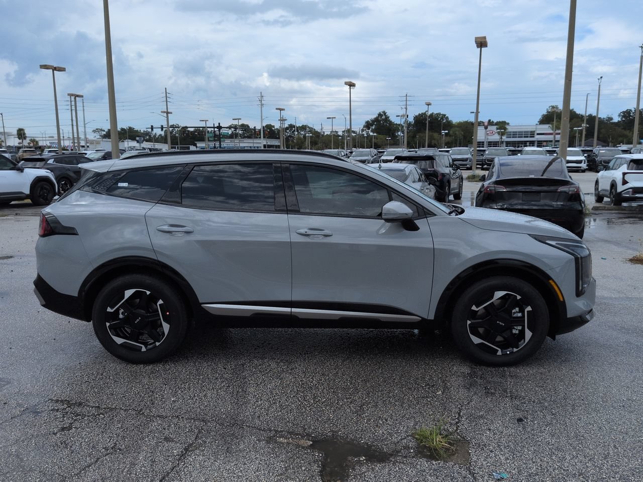 New 2027 Wolf Gray Kia SX image 3