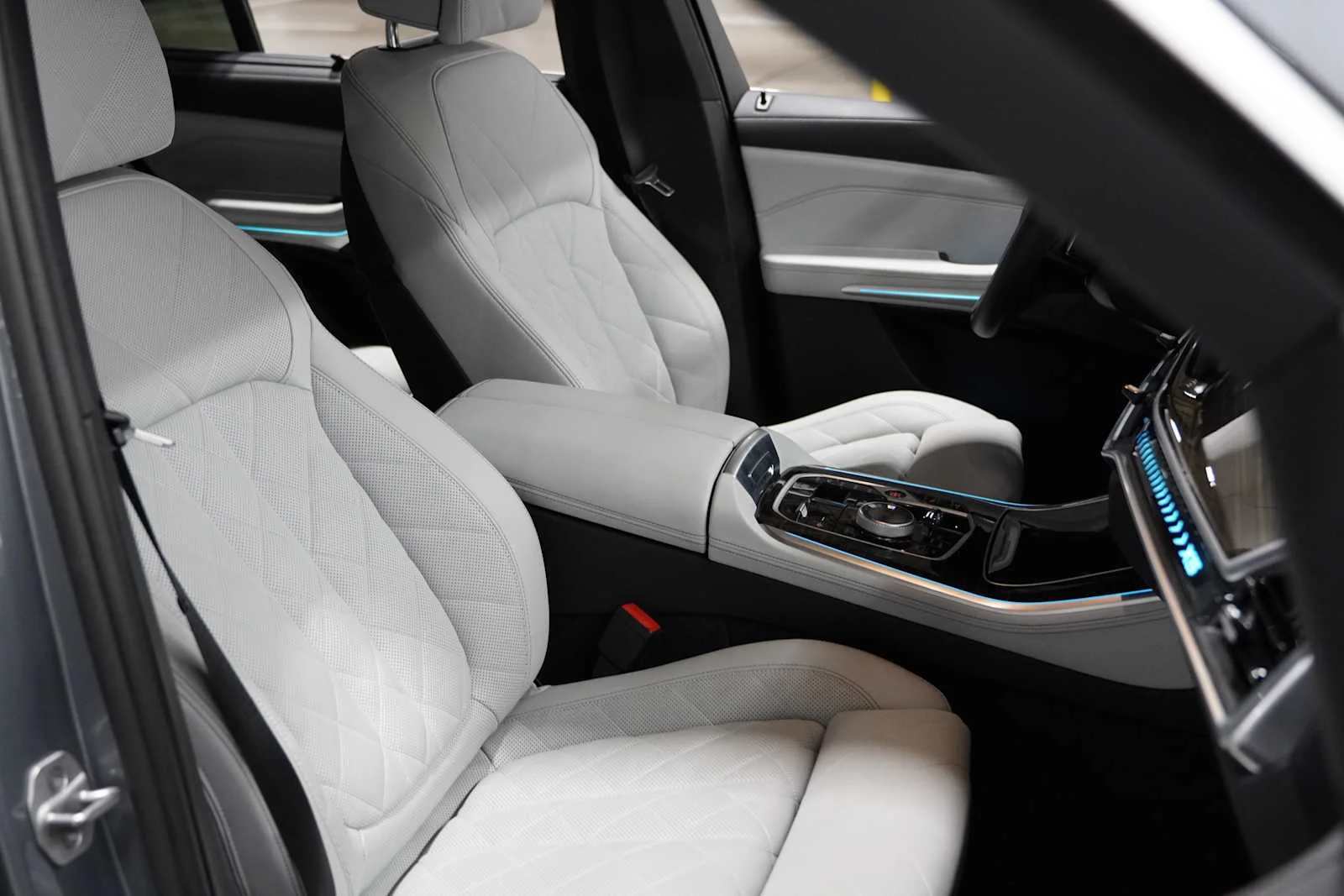Certified Used 2025 Skyscraper Grey Metallic BMW xDrive40i image 10