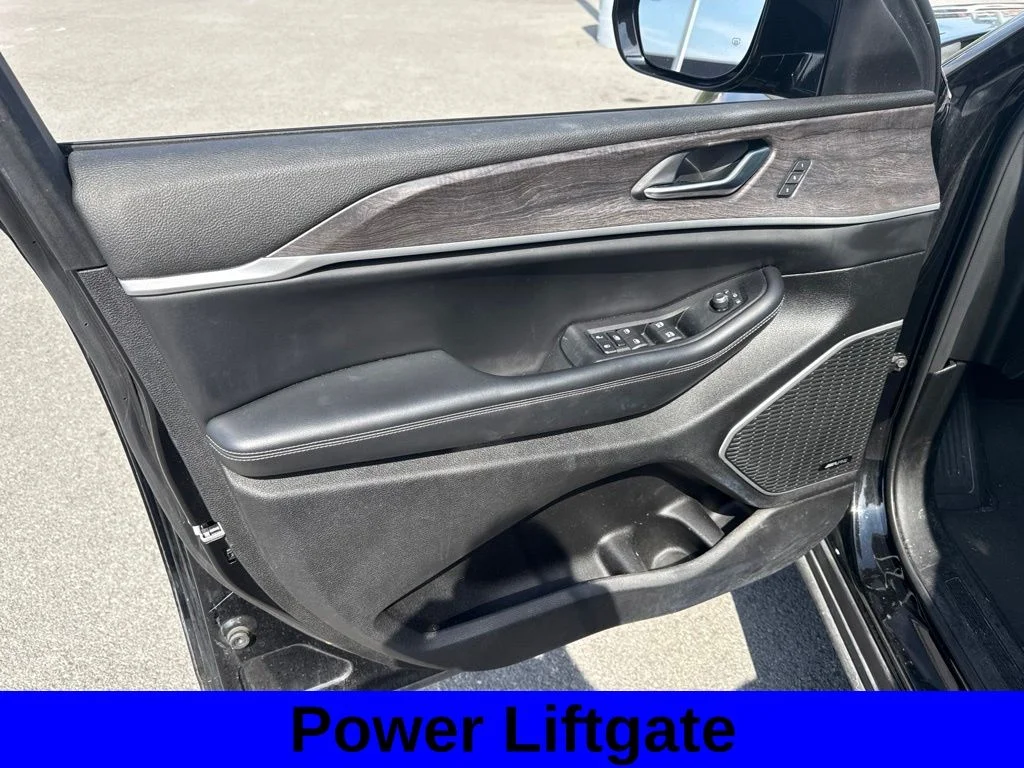 Used 2023 Diamond Black Jeep Limited image 12