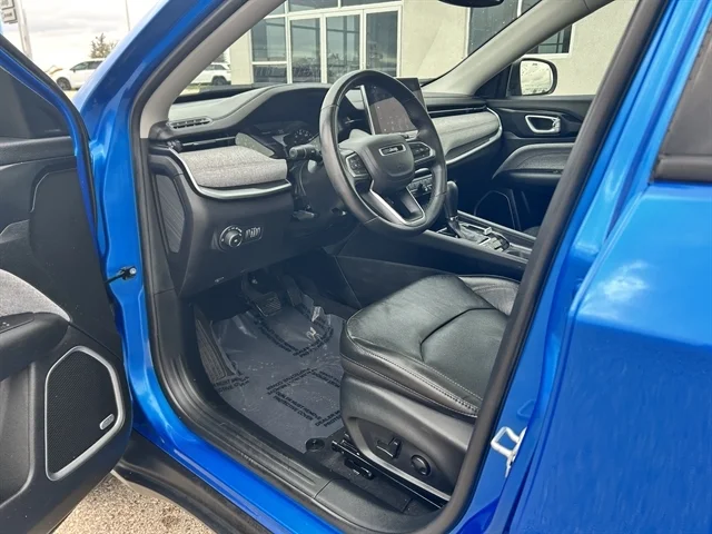Used 2022 Blue JEEP Latitude Lux image 18
