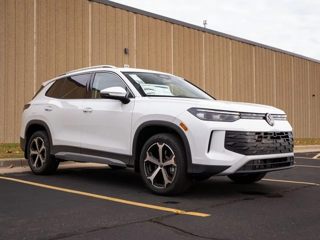 New 2026 White/off-white Volkswagen 2.0T SE image 1