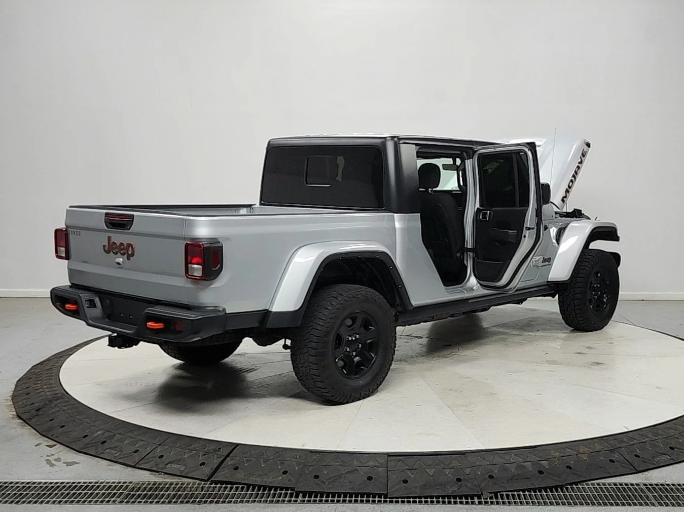 Used 2022 Silver Jeep Mojave image 15