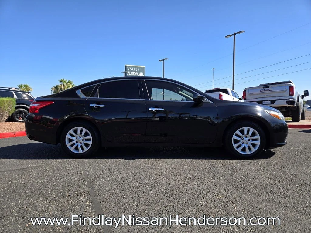 Used 2016 Black Nissan 2.5 S image 7