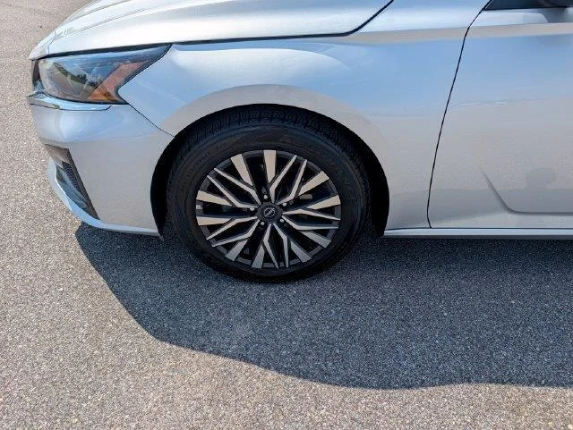 Used 2025  Nissan SV image 27