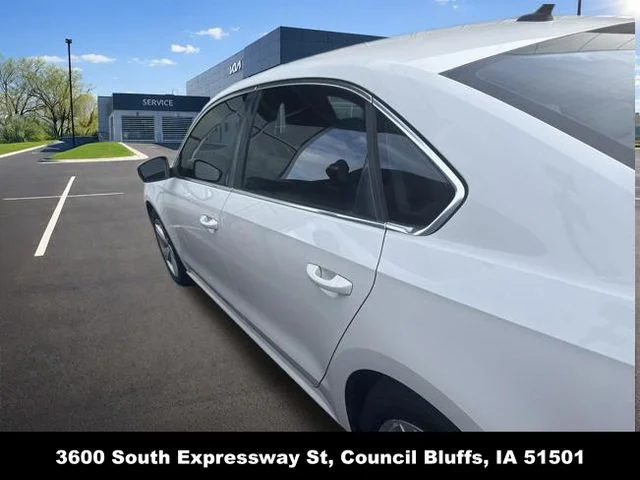 Used 2013 White Volkswagen 2.5 SE image 16
