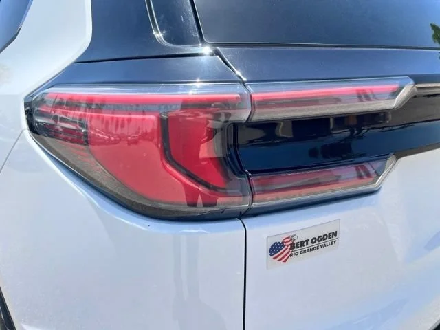 Used 2025 Summit White GMC Elevation image 7